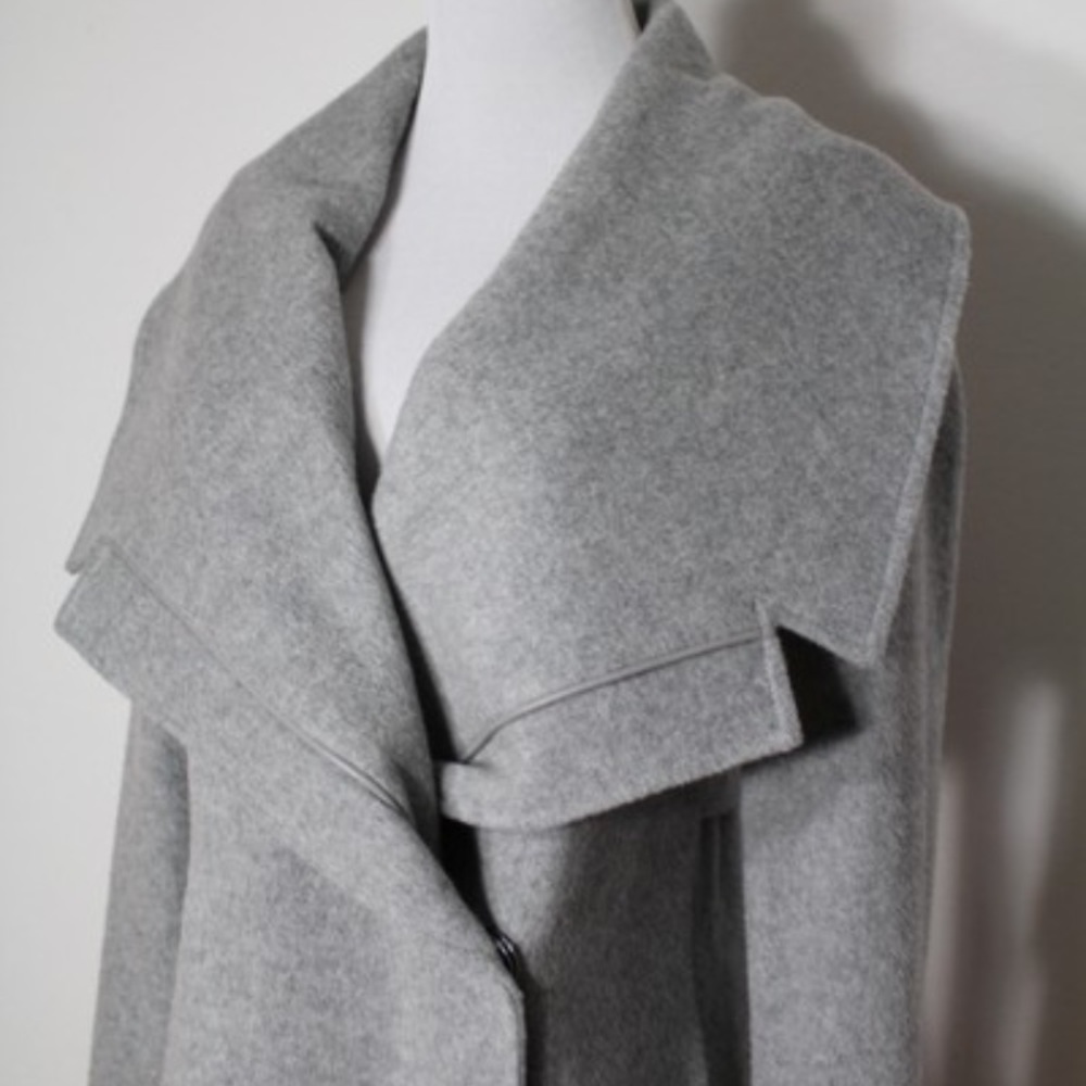 Authentic Badgley Mischka wool cashmere blend coat - Picture 3 of 5